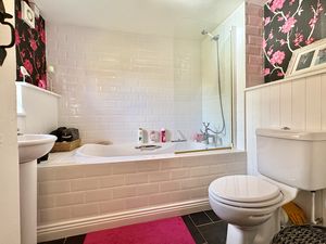 Family Bathroom- click for photo gallery